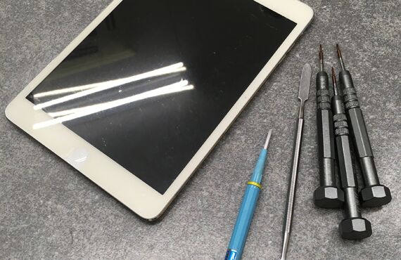 刈谷市でiPad mini 1のガラス画面割れや液晶破損の修理はアットフォン刈谷店へお越しください。